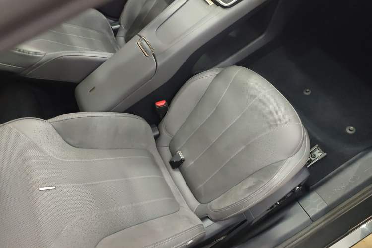 Used Lynk & Co 07 2024 EM-P 126 Long-Range Halo Right Front Seat