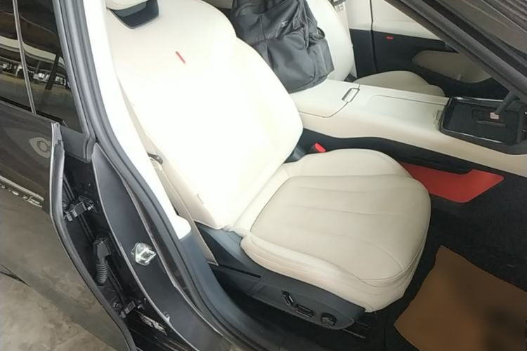 Used Lynk & Co 07 2024 EM-P 126 Long-Range Ultra Right Front Seat