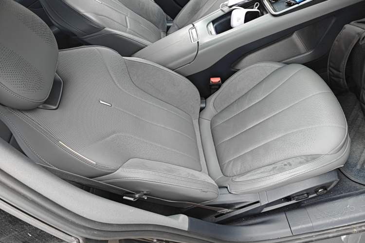 Used Lynk & Co 07 2024 EM-P 126 Long-Range Halo Right Front Seat