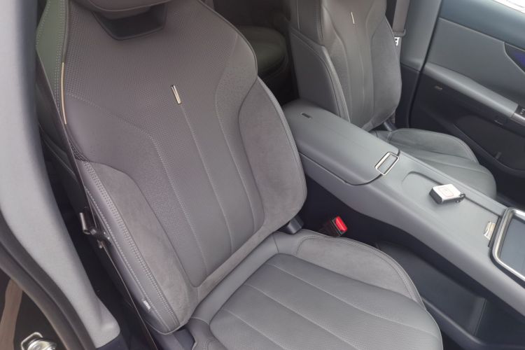 Used Lynk & Co 07 2024 EM-P 126 Long-Range Ultra Right Front Seat