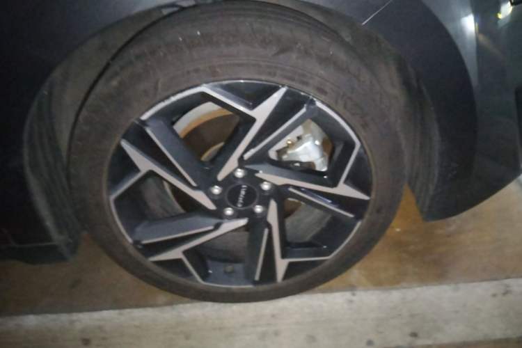 Used Lynk & Co 07 2024 EM-P 126 Long-Range Halo Right Front Wheel Hub