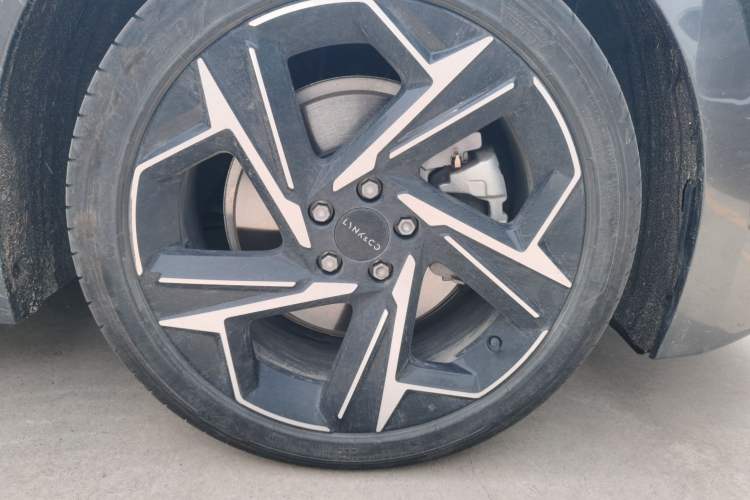 Used Lynk & Co 07 2024 EM-P 126 Long-Range Ultra Right Front Wheel Hub