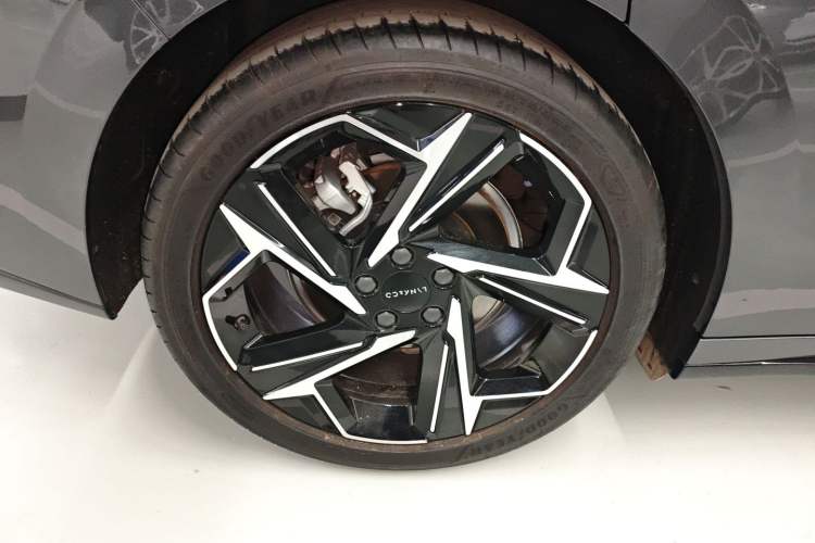 Used Lynk & Co 07 2024 EM-P 126 Long-Range Ultra Right Rear Wheel Hub