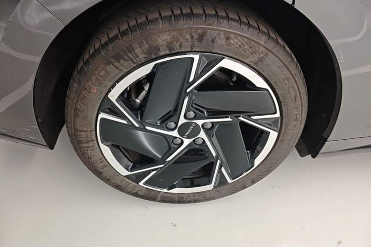 Used Lynk & Co 07 2024 EM-P 126 Long-Range Halo Right Rear Wheel Hub