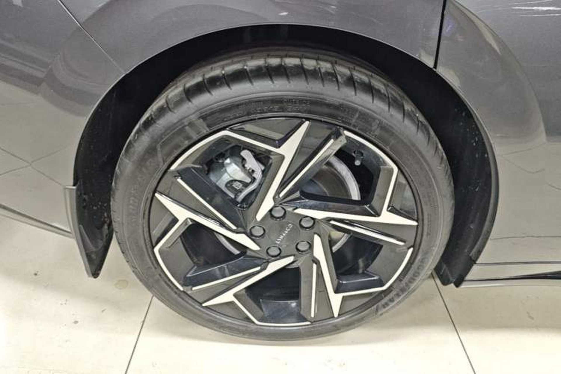 Used Lynk & Co 07 2024 EM-P 126 Long-Range Halo Right Rear Wheel Hub