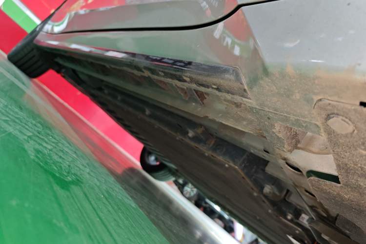 Used Lynk & Co 07 2024 EM-P 126 Long-Range Intelligent Driving Ultra Right Side Sill