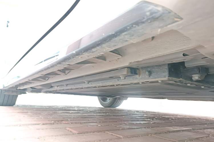 Used Lynk & Co 07 2024 EM-P 126 Long-Range Halo Right Side Sill