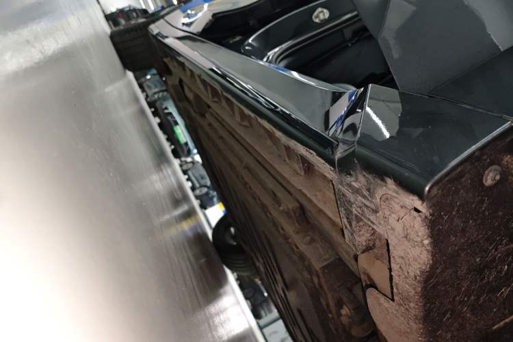 Used Lynk & Co 07 2024 EM-P 126 Long-Range Ultra Right Side Sill