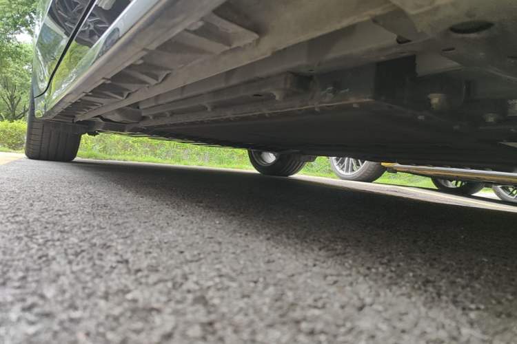 Used Lynk & Co 07 2024 EM-P 126 Long-Range Halo Right Side Sill
