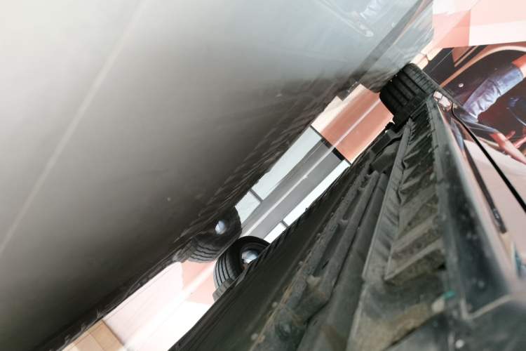 Used Lynk & Co 07 2024 EM-P 126 Long-Range Halo Right Side Sill