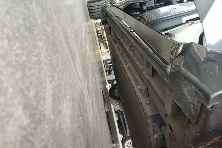 Used Lynk & Co 07 2024 EM-P 126 Long-Range Ultra Right Side Sill