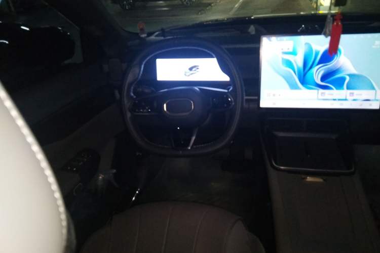 Used Lynk & Co 07 2024 EM-P 126 Long-Range Halo Steering Wheel