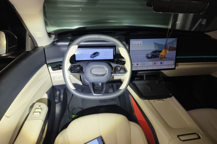 Used Lynk & Co 07 2024 EM-P 126 Long-Range Halo Steering Wheel