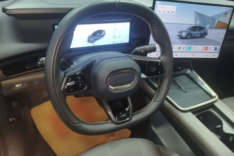 Used Lynk & Co 07 2024 EM-P 126 Long-Range Ultra Steering Wheel