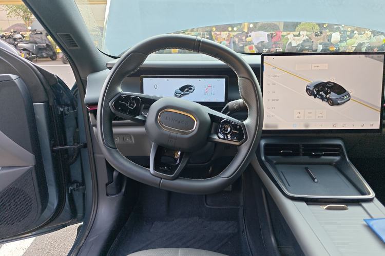 Used Lynk & Co 07 2024 EM-P 126 Long-Range Ultra Steering Wheel