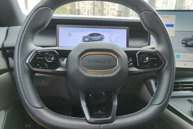 Used Lynk & Co 07 2024 EM-P 126 Long-Range Halo Steering Wheel