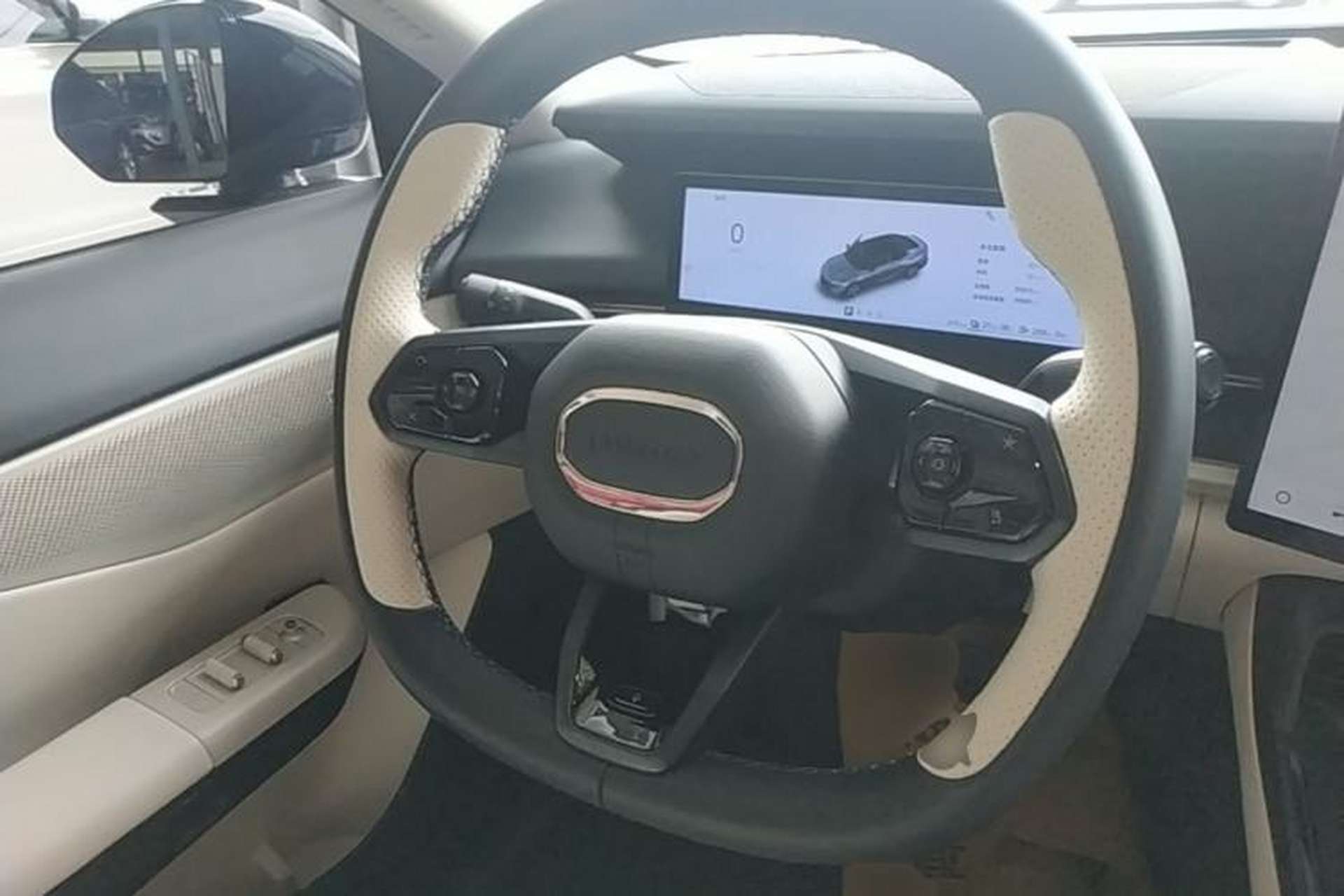 Used Lynk & Co 07 2024 EM-P 126 Long-Range Ultra Steering Wheel