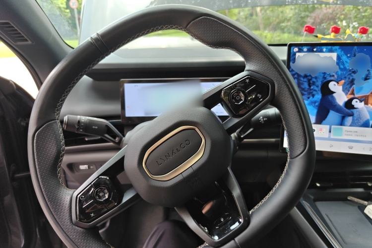 Used Lynk & Co 07 2024 EM-P 126 Long-Range Ultra Steering Wheel