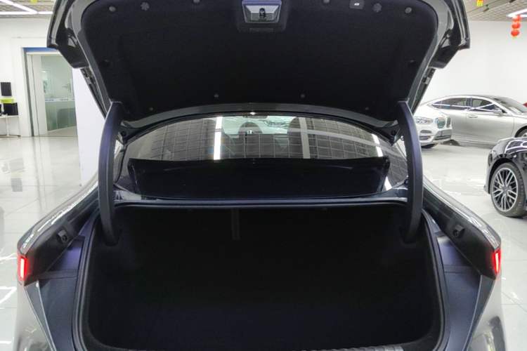 Used Lynk & Co 07 2024 EM-P 126 Long-Range Halo Trunk
