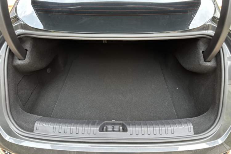 Used Lynk & Co 07 2024 EM-P 126 Long-Range Halo Trunk
