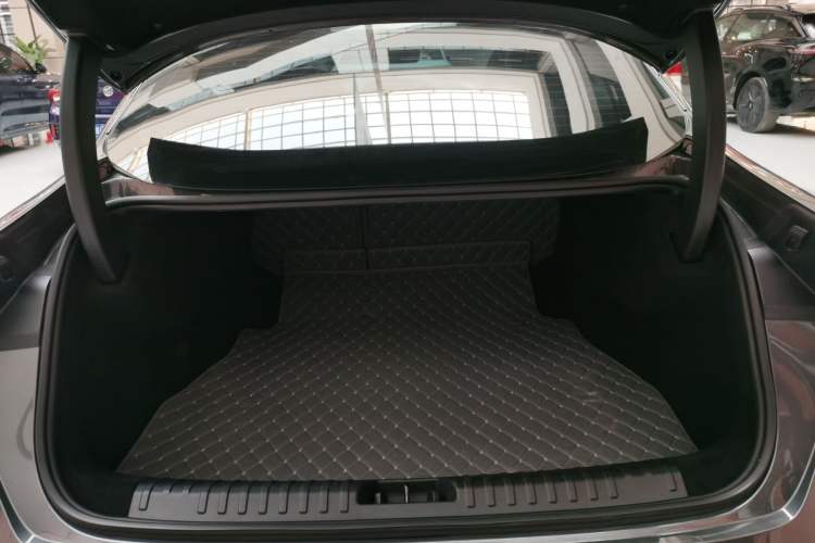 Used Lynk & Co 07 2024 EM-P 126 Long-Range Halo Trunk