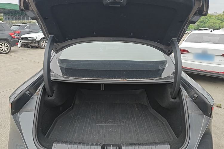 Used Lynk & Co 07 2024 EM-P 126 Long-Range Halo Trunk