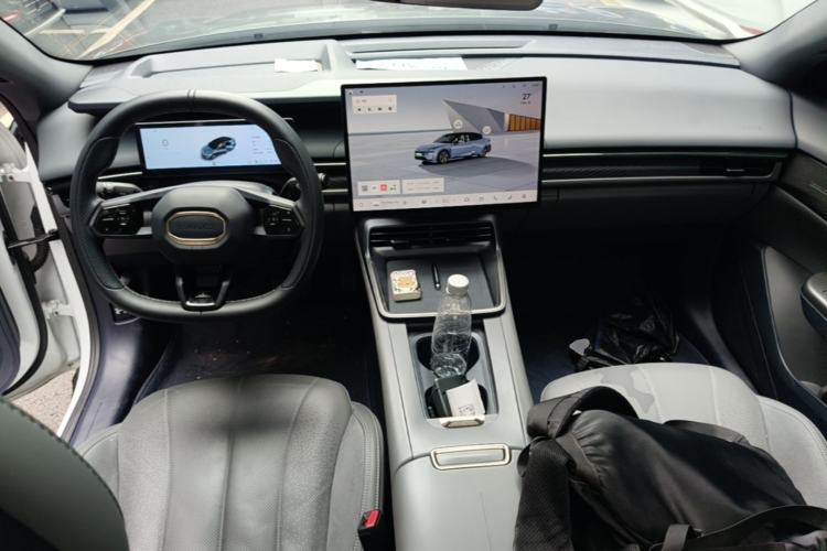 Used Lynk & Co 07 2024 EM-P 126 Long-Range Halo Center Console