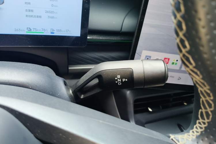 Used Lynk & Co 07 2024 EM-P 126 Long-Range Halo Gear Lever