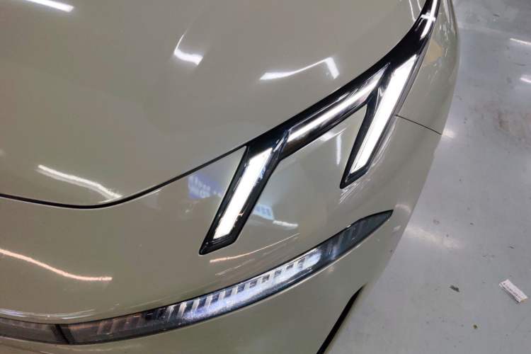 Used Lynk & Co 07 2024 EM-P 126 Long-Range Halo Left Front Headlight