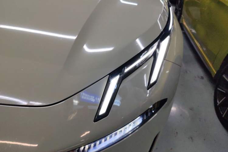 Used Lynk & Co 07 2024 EM-P 126 Long-Range Halo Left Front Headlight