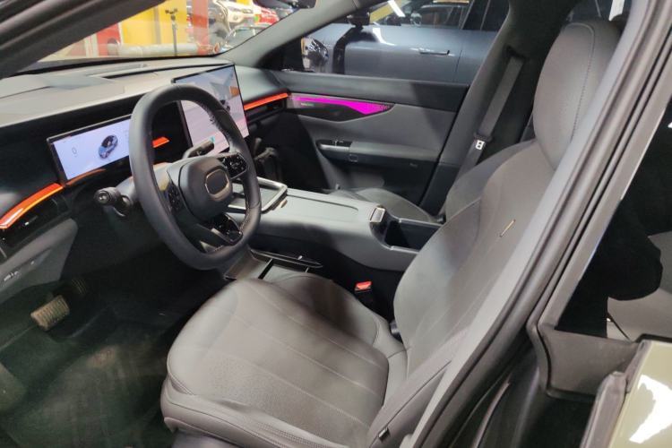 Used Lynk & Co 07 2024 EM-P 126 Long-Range Halo Left Front Seat
