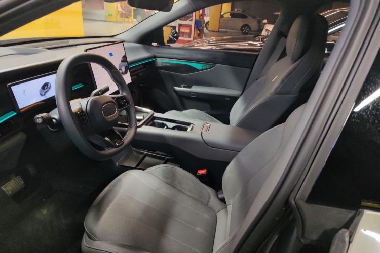 Used Lynk & Co 07 2024 EM-P 126 Long-Range Halo Left Front Seat