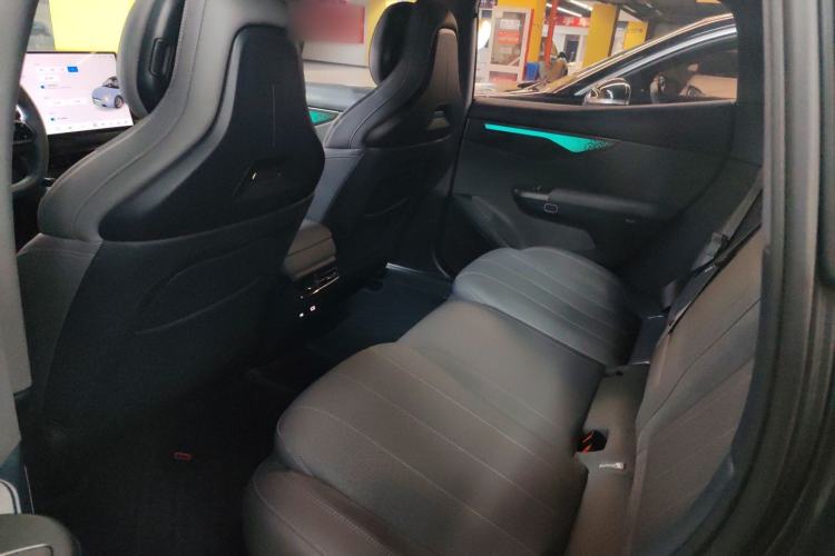 Used Lynk & Co 07 2024 EM-P 126 Long-Range Halo Left Rear Seat