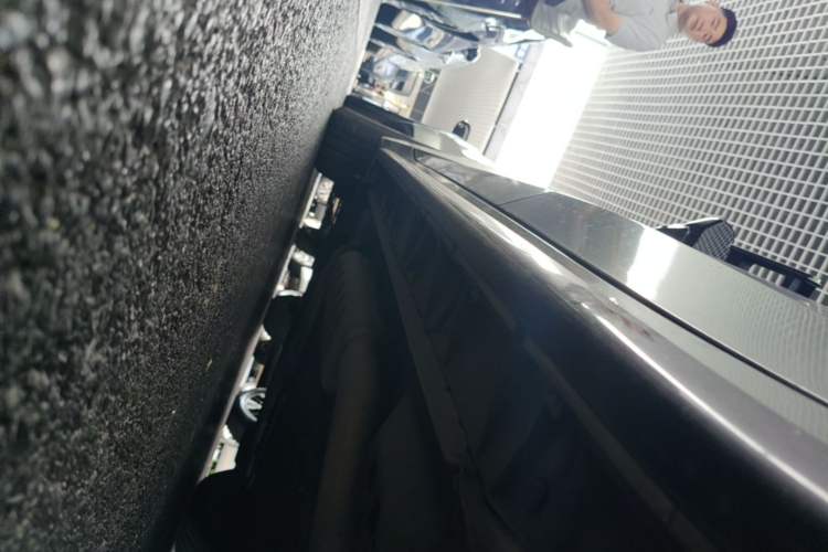 Used Lynk & Co 07 2024 EM-P 126 Long-Range Halo Left Side Sill