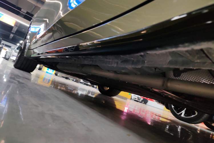 Used Lynk & Co 07 2024 EM-P 126 Long-Range Halo Left Side Sill