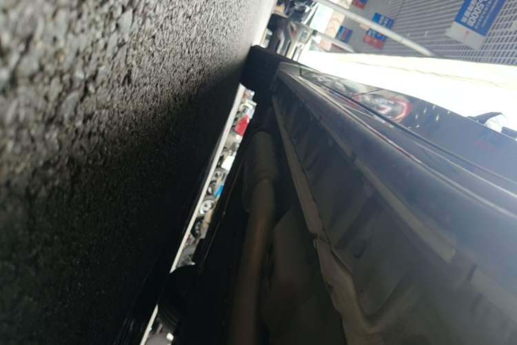 Used Lynk & Co 07 2024 EM-P 126 Long-Range Halo Left Side Sill
