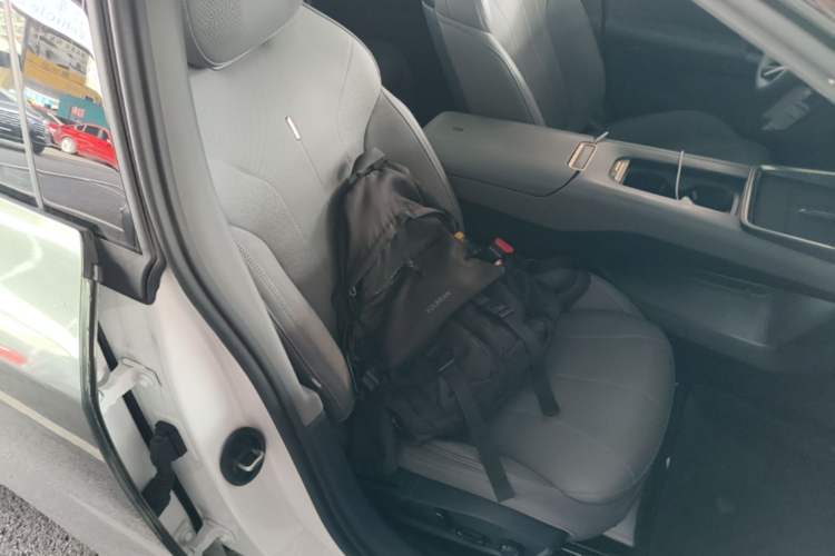 Used Lynk & Co 07 2024 EM-P 126 Long-Range Halo Right Front Seat