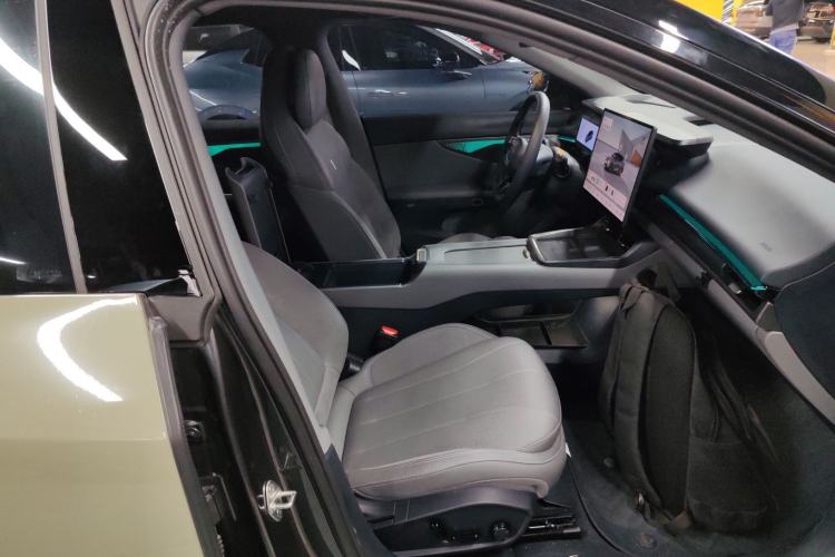 Used Lynk & Co 07 2024 EM-P 126 Long-Range Halo Right Front Seat