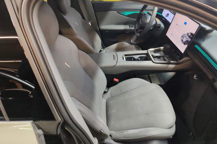 Used Lynk & Co 07 2024 EM-P 126 Long-Range Halo Right Front Seat