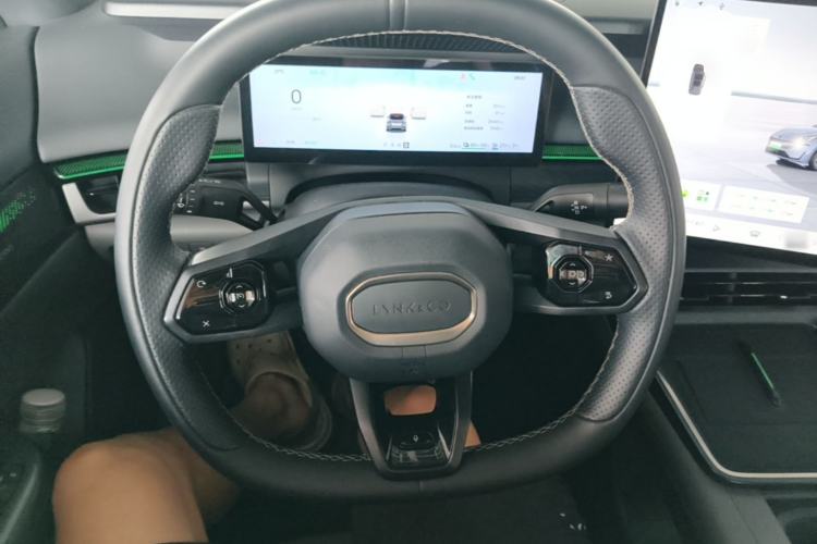 Used Lynk & Co 07 2024 EM-P 126 Long-Range Halo Steering Wheel