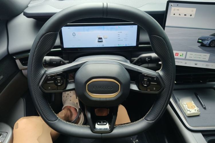 Used Lynk & Co 07 2024 EM-P 126 Long-Range Halo Steering Wheel
