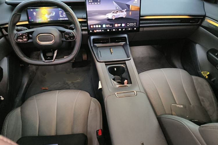 Used Lynk & Co 07 2024 EM-P 126 Long-Range Halo Center Console