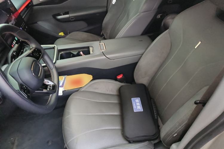 Used Lynk & Co 07 2024 EM-P 126 Long-Range Halo Left Front Seat
