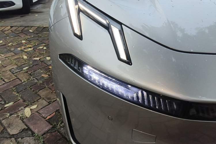 Used Lynk & Co 07 2024 EM-P 126 Long-Range Halo Right Front Headlight