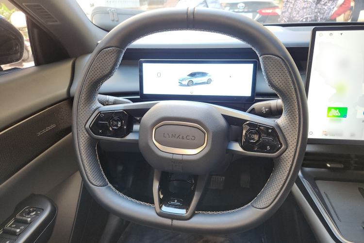 Used Lynk & Co 07 2024 EM-P 126 Long-Range Halo Steering Wheel