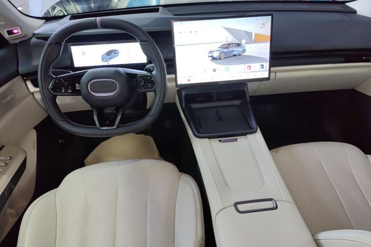 Used Lynk & Co 07 2024 EM-P 126 Long-Range Intelligent Driving Ultra Center Console