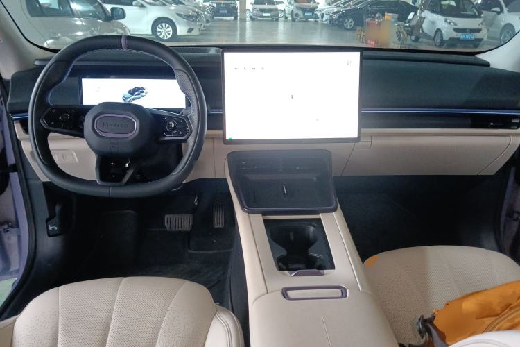 Used Lynk & Co 07 2024 EM-P 126 Long-Range Halo Center Console
