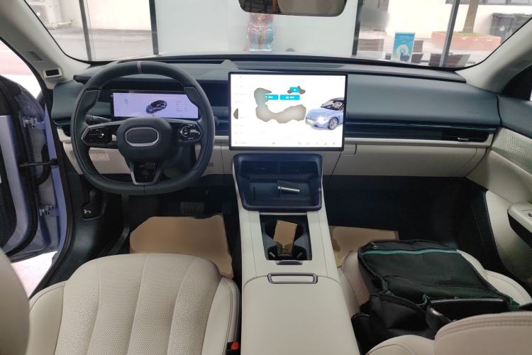 Used Lynk & Co 07 2024 EM-P 126 Long-Range Intelligent Driving Ultra Center Console