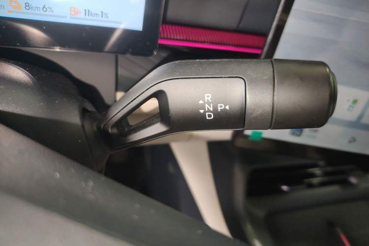 Used Lynk & Co 07 2024 EM-P 126 Long-Range Halo Gear Lever