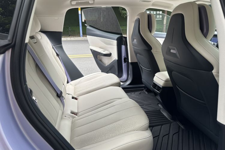 Used Lynk & Co 07 2024 EM-P 126 Long-Range Ultra Interior 11